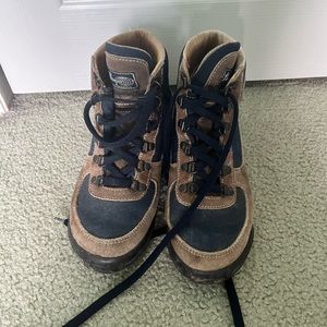 VASQUE GOR-TEX BOOTS